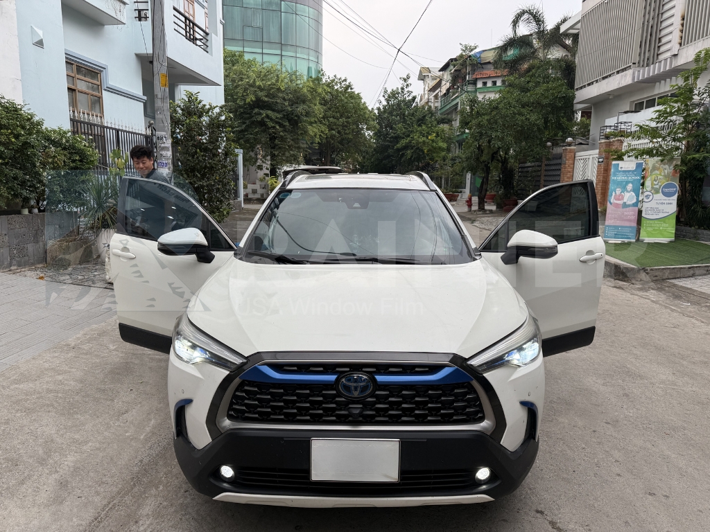 Rainier kiểm tra và bàn giao xe khách hàng