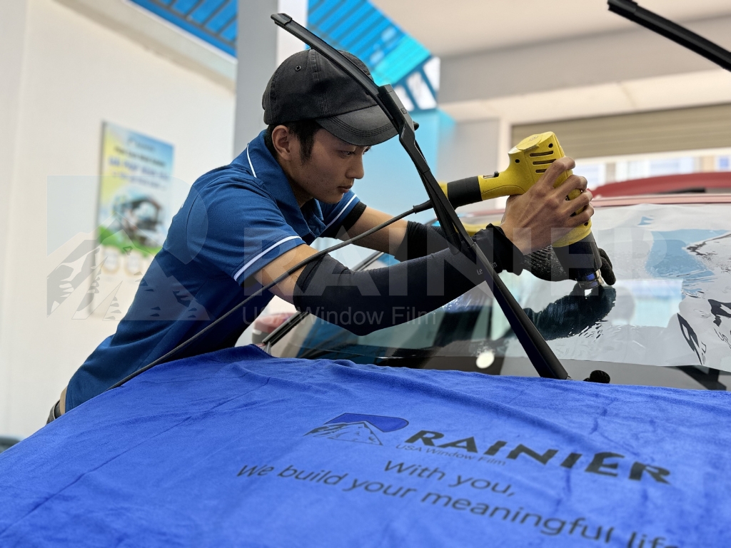 Bước 4: Sấy và định hình form phim cách nhiệt Bước 4: Sấy và định hình form phim cách nhiệt