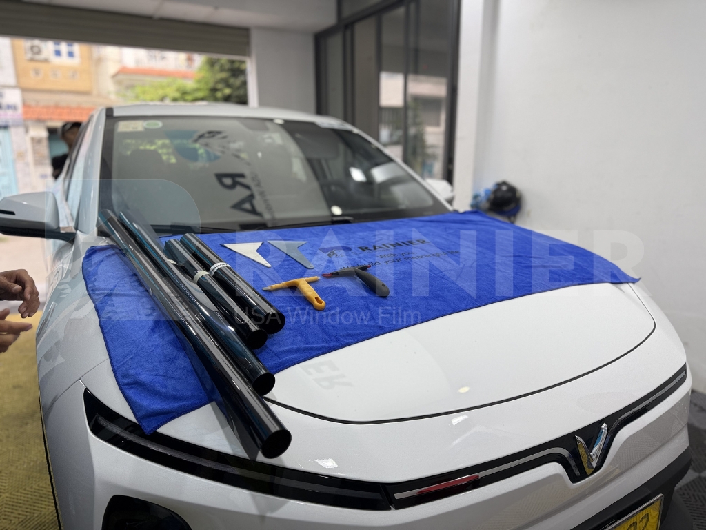 Các gói sản phẩm phim cách nhiệt ô tô Rainier