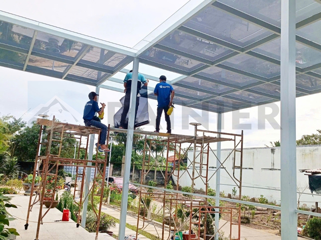 Dán phim cách nhiệt cho hệ thống cửa kính và giếng trời