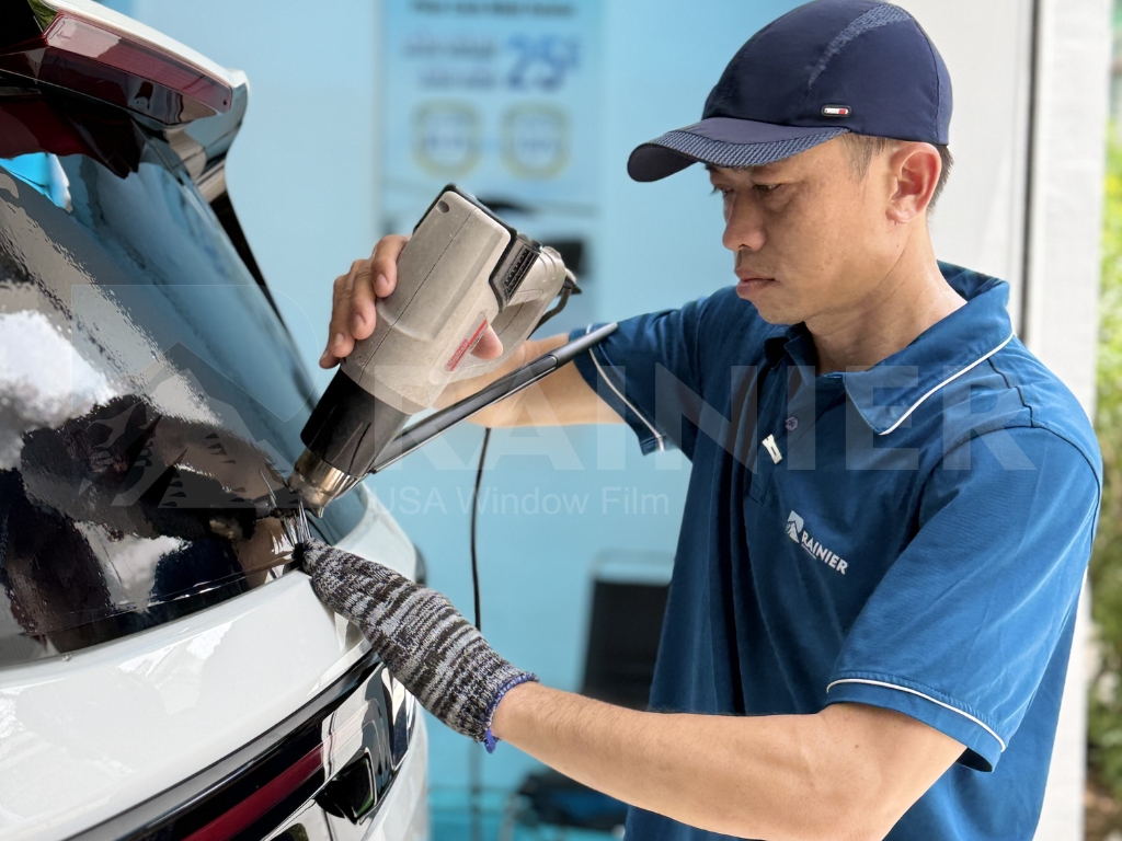 Dán phim cách nhiệt ô tô Hoàng Mai Dán phim cách nhiệt ô tô Hoàng Mai