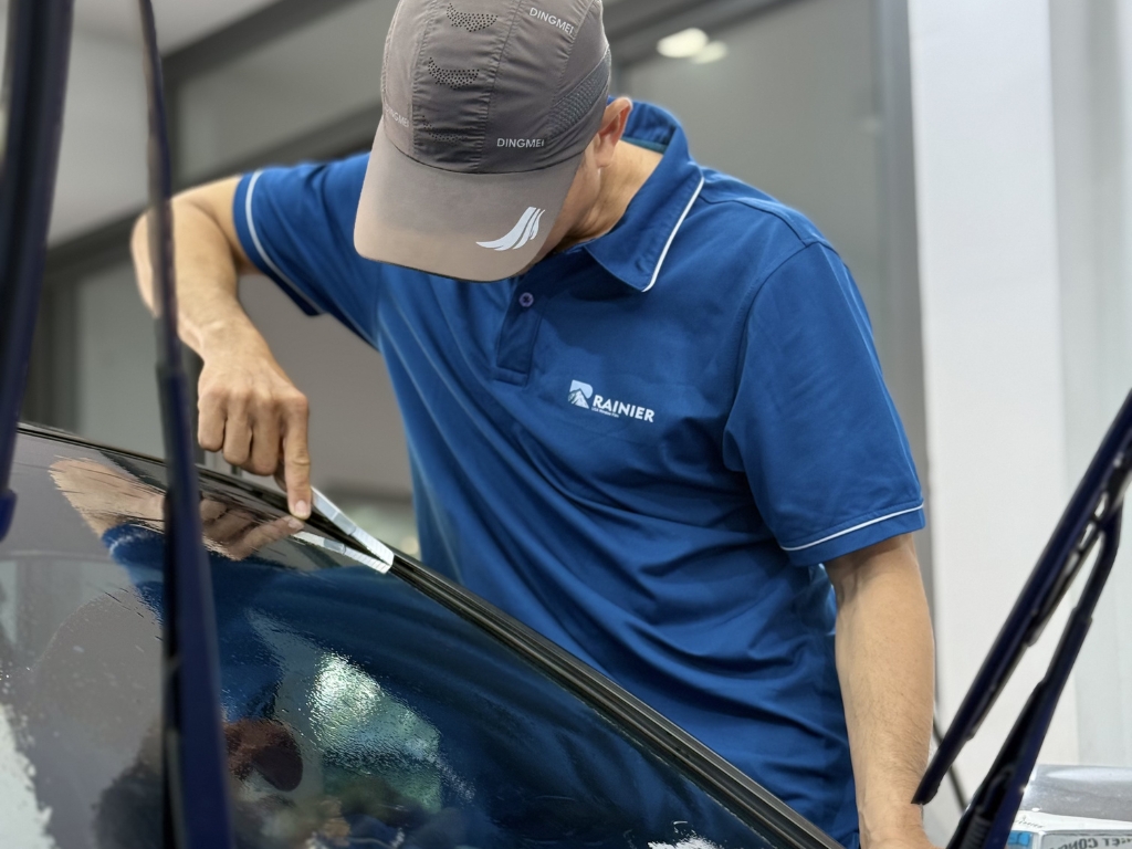 Dán phim cách nhiệt ô tô Long Biên