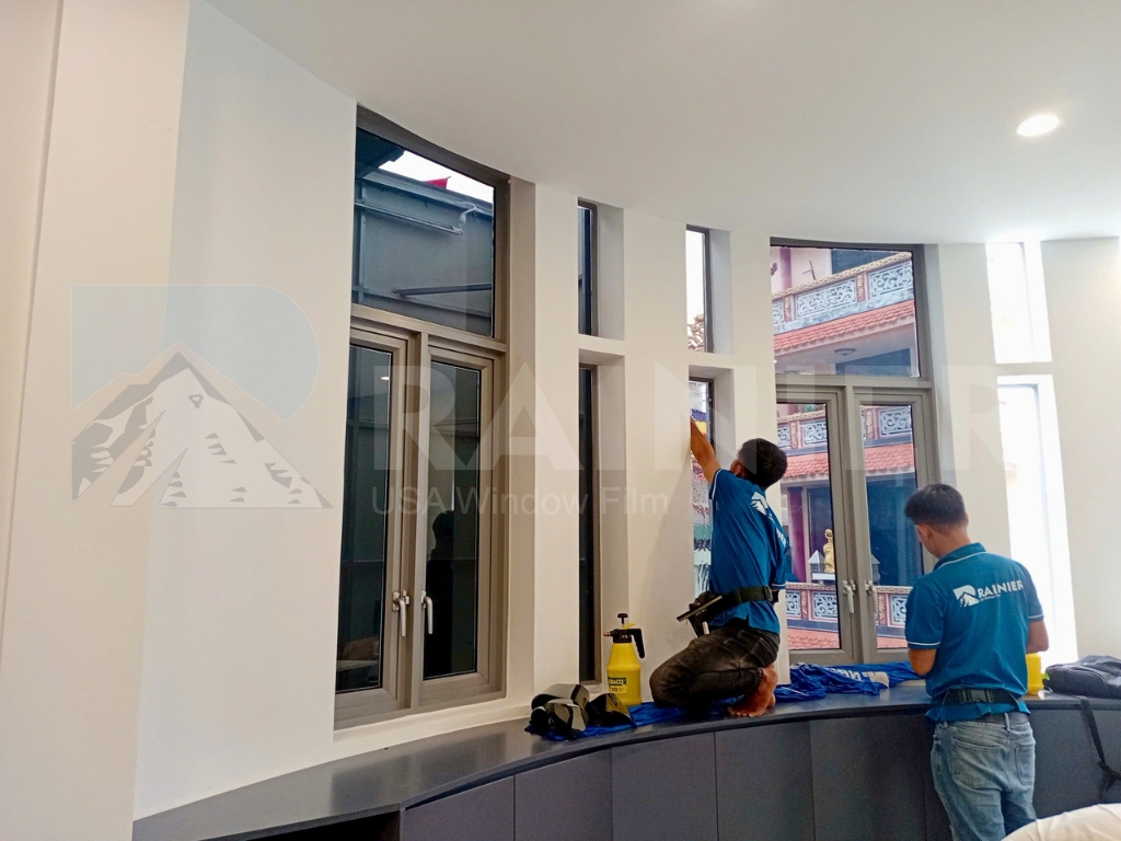 Dán phim cách nhiệt Rainier chặn đứng tia UV từ bên ngoài