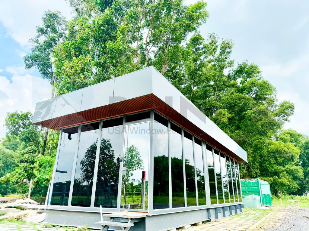 Mặt tiền nhà hướng Tây hấp thụ nhiệt vào buổi chiều