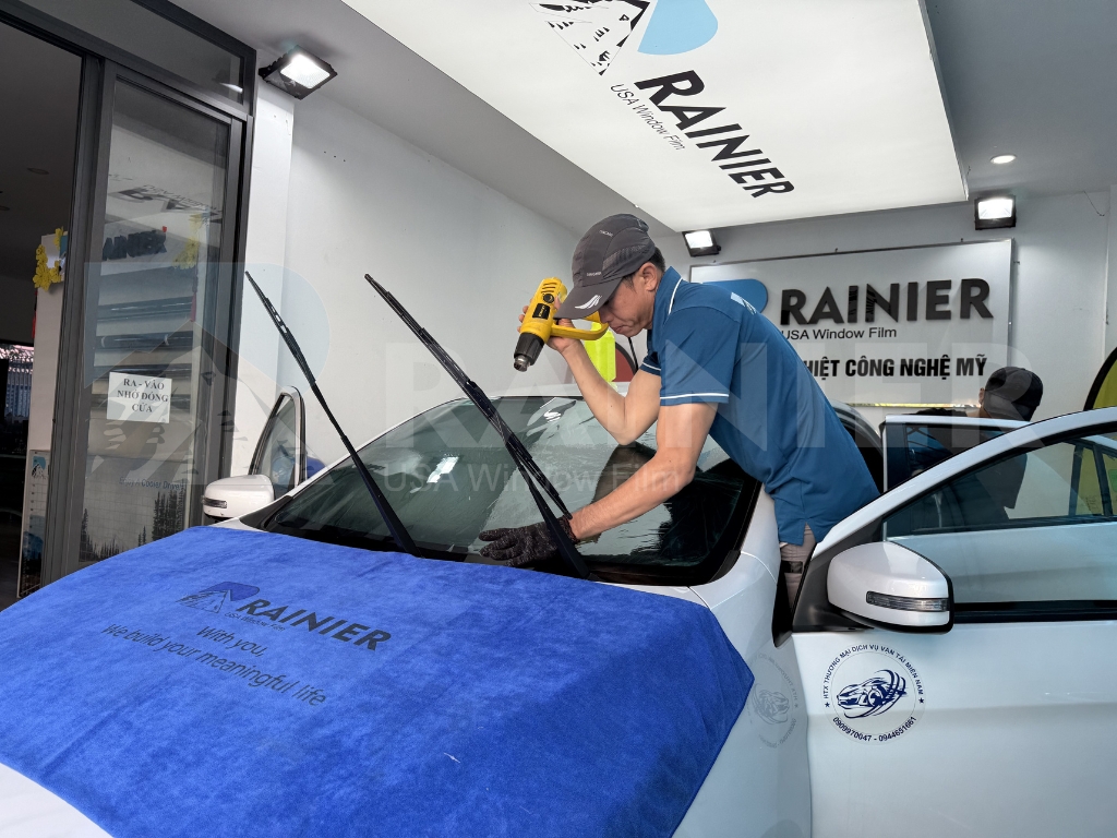 Phim cách nhiệt ô tô Rainier bảo hành đến 30 năm Phim cách nhiệt Rainier bảo hành đến 30 năm