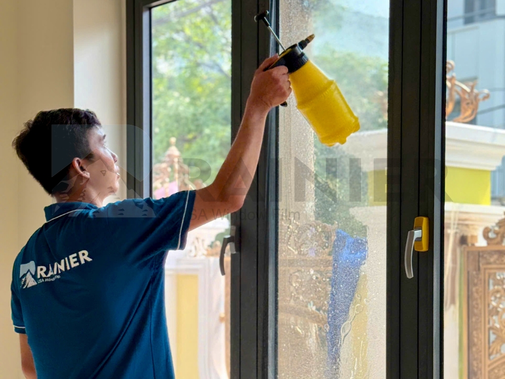 Rainier cung cấp giải pháp cách nhiệt nhà kính và ô tô ngăn chặn tia IV xuyên thấu