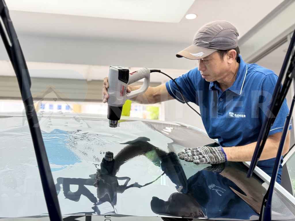 Quy trình thi công dán phim cách nhiệt Rainier chuyên nghiệp