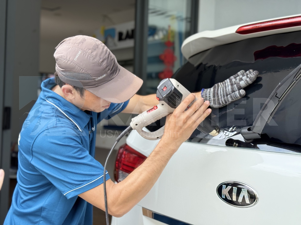 Quy trình thi công phim cách nhiệt ô tô Rainier tại Bắc Từ Liêm