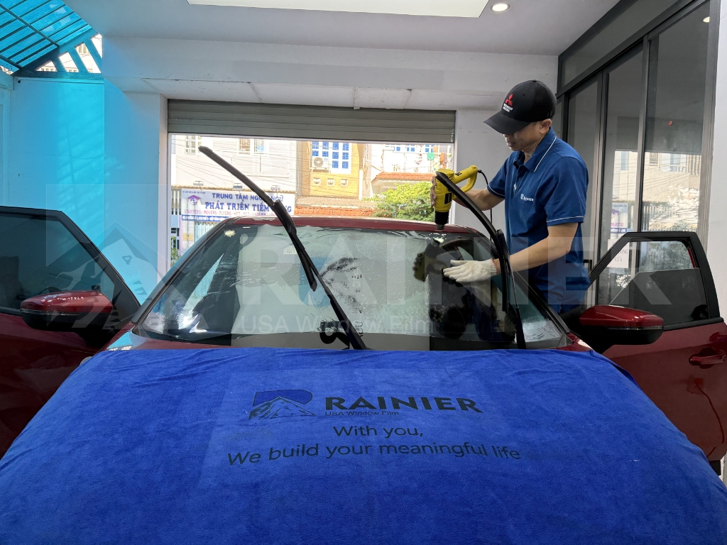 Rainier là thương hiệu phim cách nhiệt ô tô Mỹ tại Hà Đông