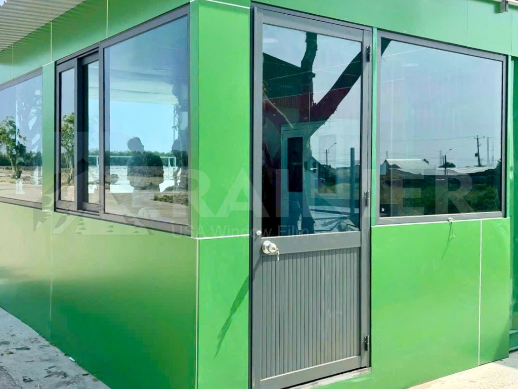 Tia UV xuyên qua nội thất nhà kính
