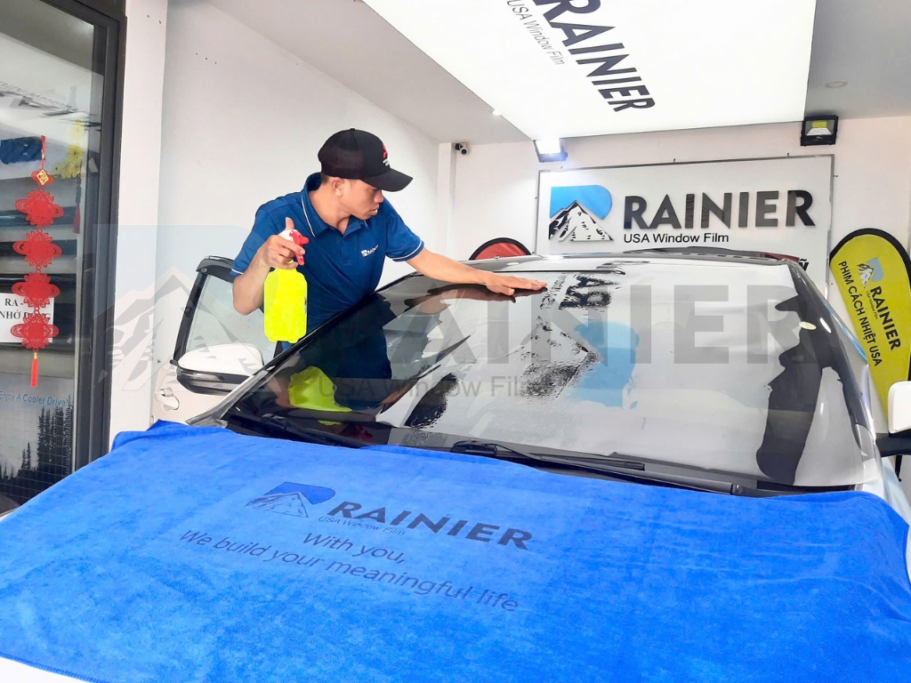 Bình xịt áp suất và dung dịch vệ sinh