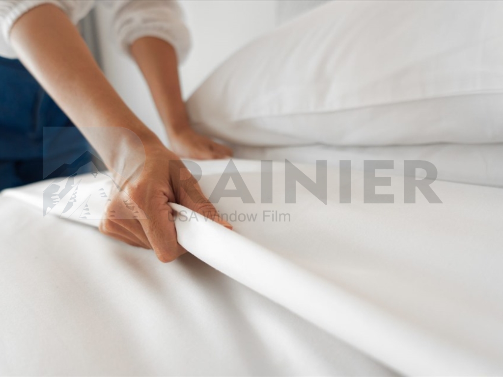 Thay ga trải giường và vỏ gối bằng chất liệu mát