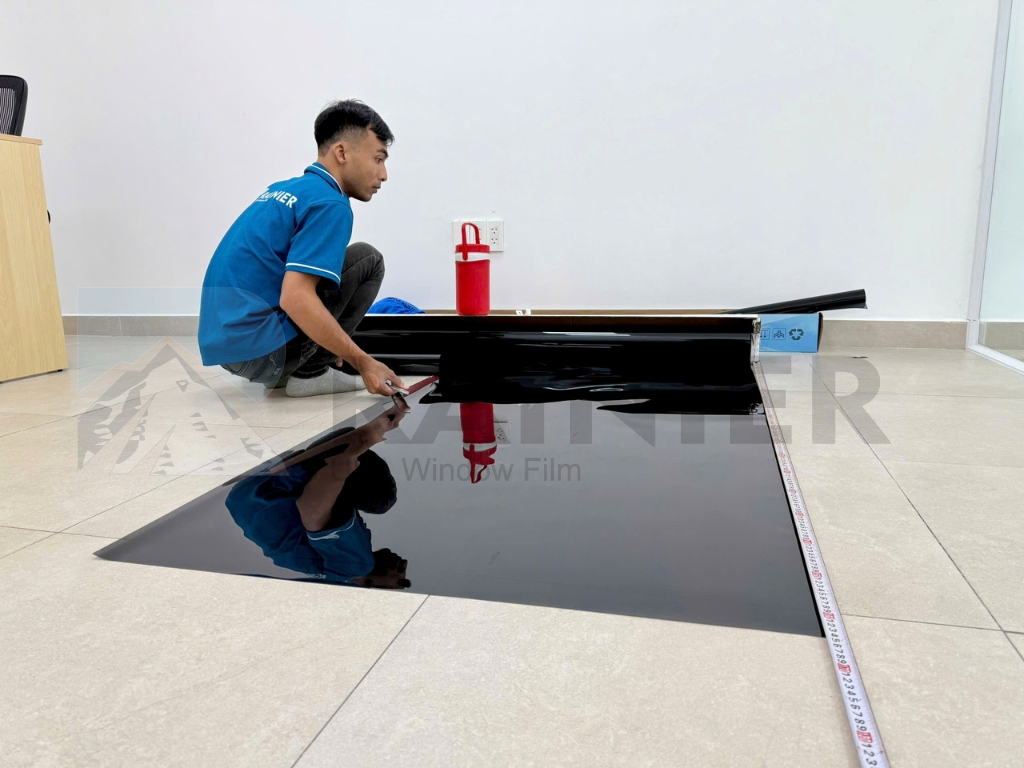 Phim cách nhiệt tráng phủ hoặc phún xạ kim loại