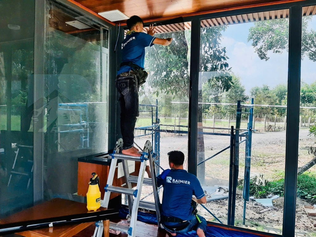 Quy trình thi công dán phim cách nhiệt nhà kính Rainier tại Cao Bằng