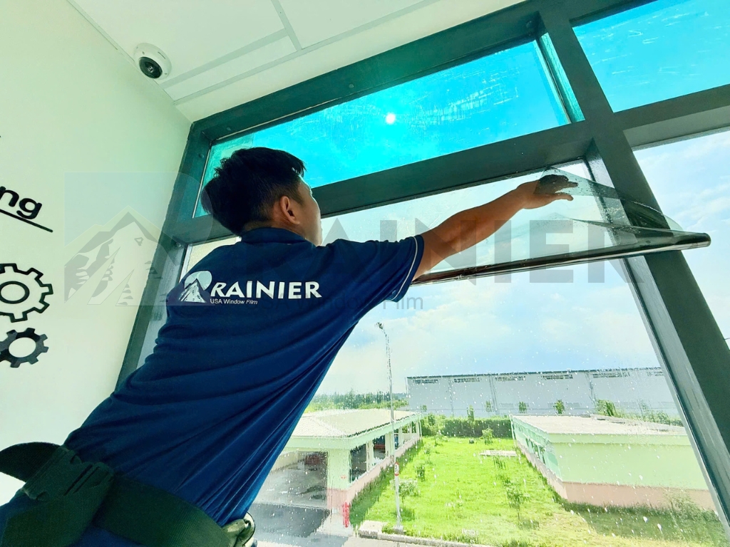 Quy trình thi công dán phim cách nhiệt nhà kính Điện Biên