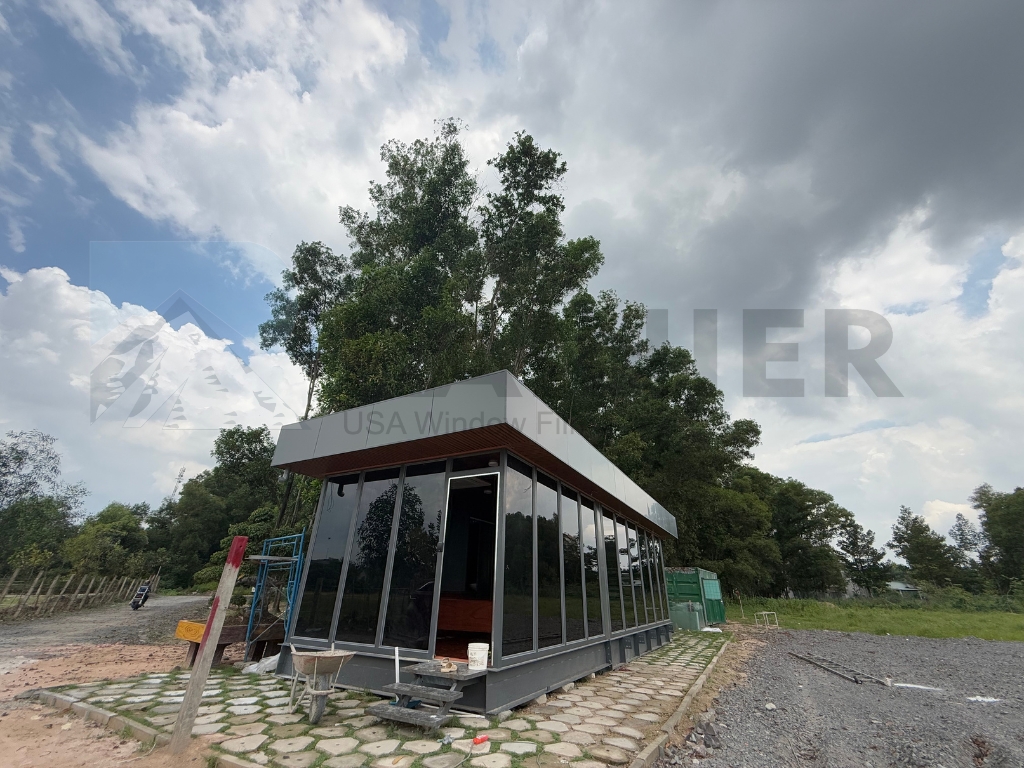 Thi công dán phim cách nhiệt nhà kính Tân Phú