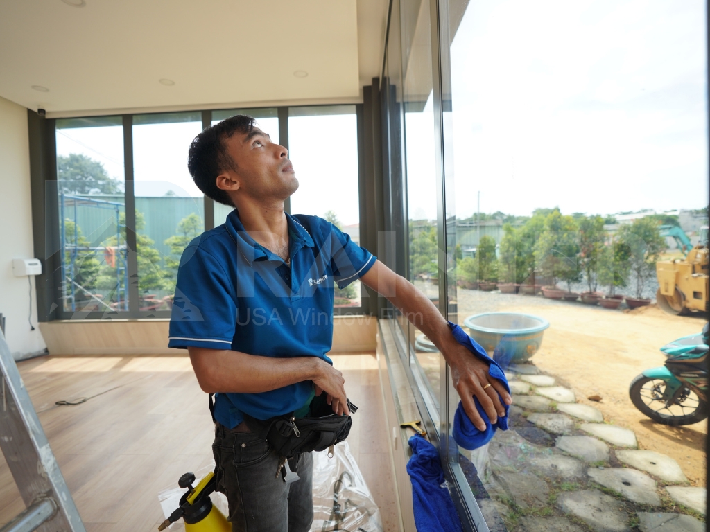 Thi công dán phim cách nhiệt nhà kính Bạc Liêu