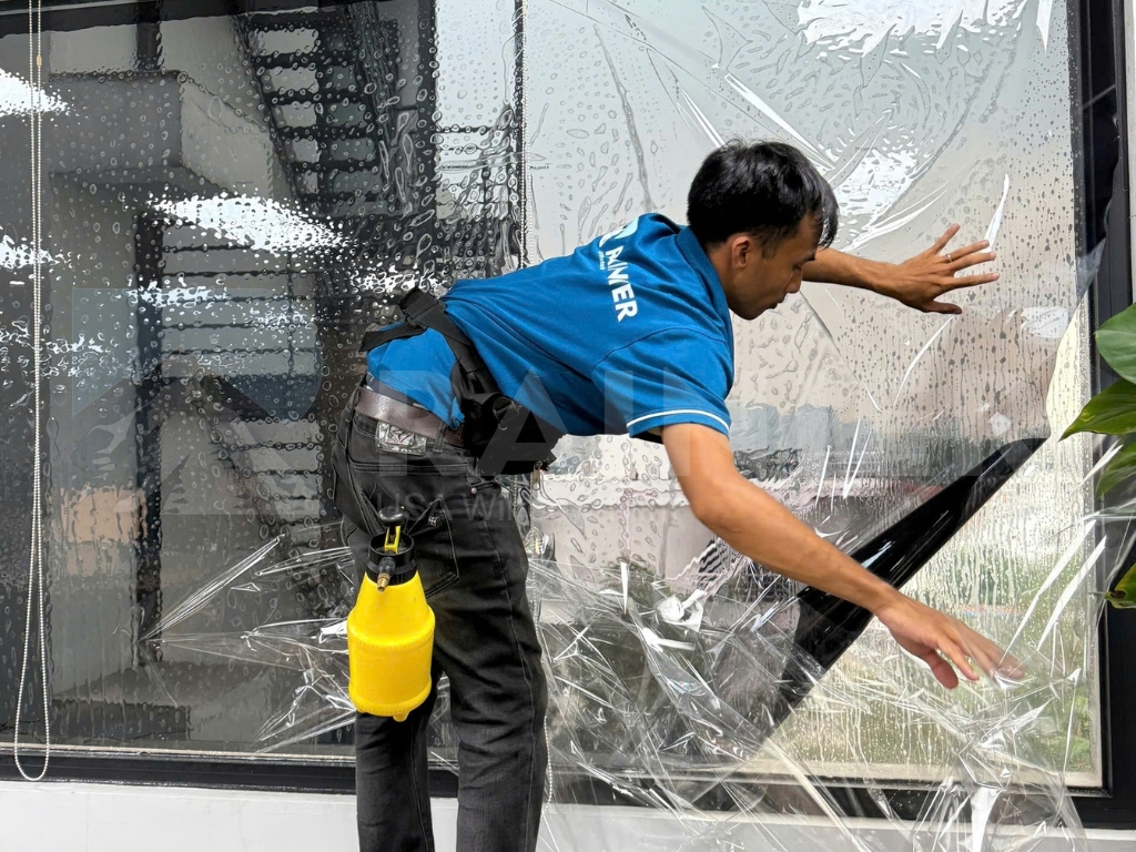 Thi công dán phim cách nhiệt nhà kính Bình Dương