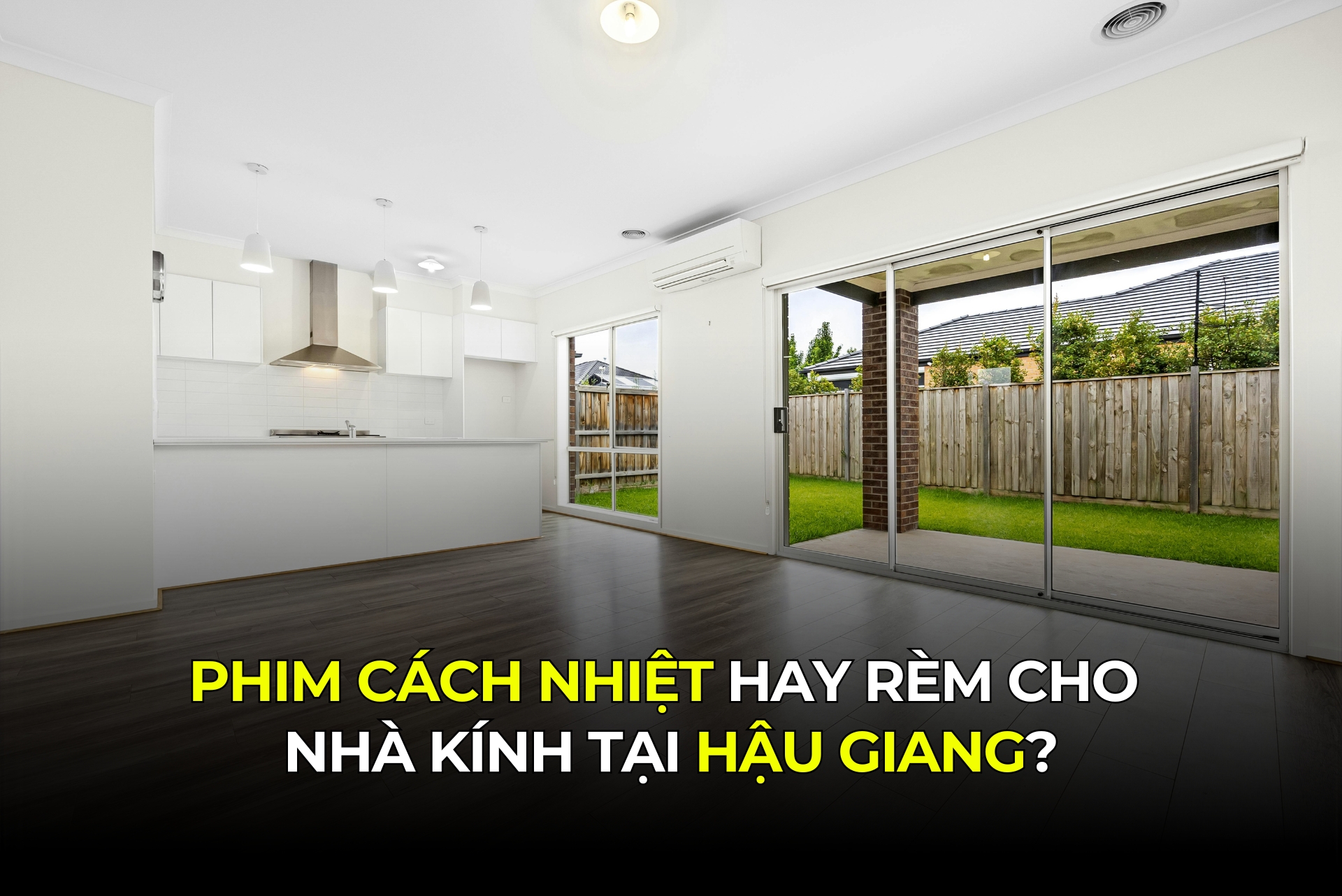 Kỹ thuật viên dán phim cách nhiệt nhà kính tại Hậu Giang