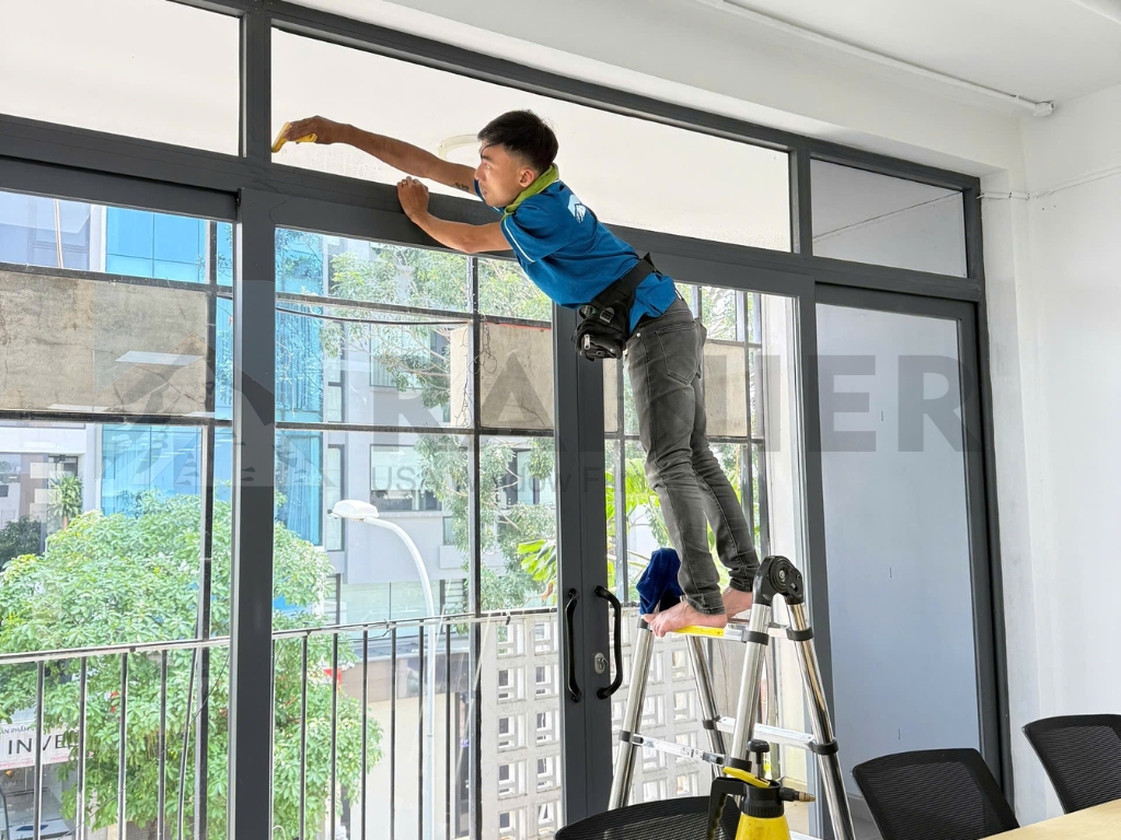Các bước dán phim cách nhiệt nhà kính Quảng Bình của Rainier