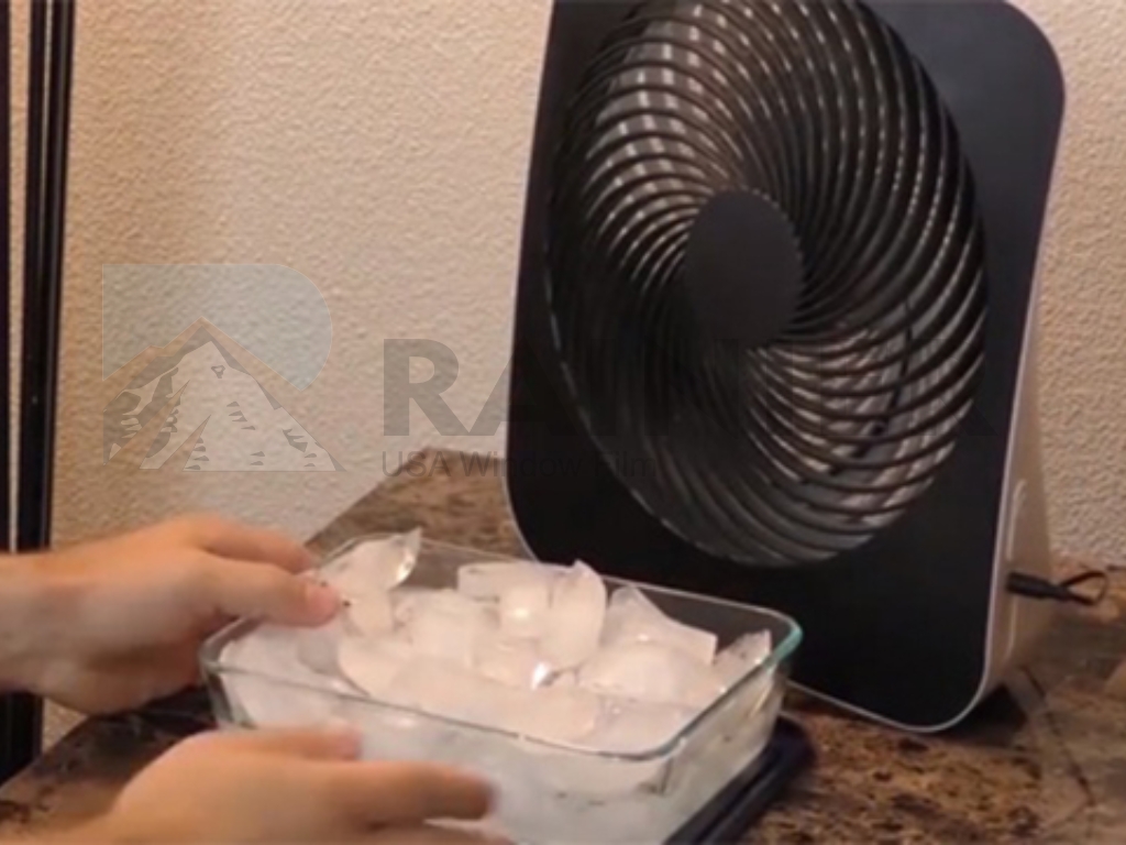 Kết hợp quạt điện với thau nước đá