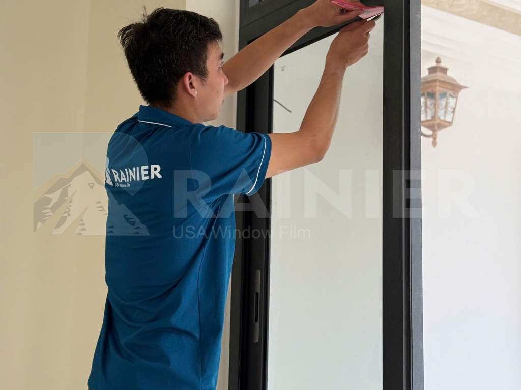 Quy trình thi công dán phim cách nhiệt nhà kính tại Khánh Hòa