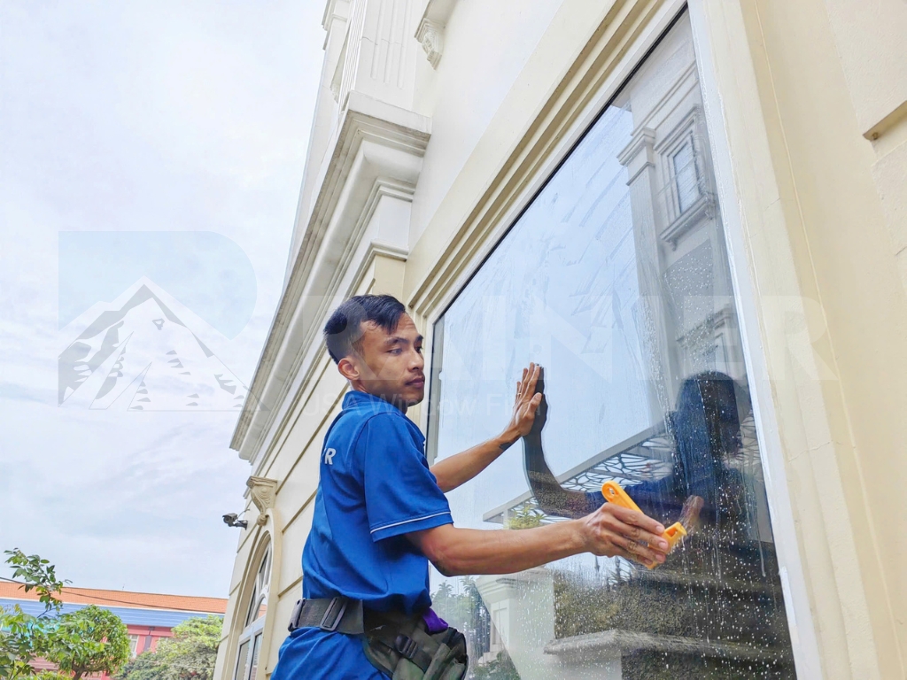 Thi công phim cách nhiệt nhà kính Kon Tum