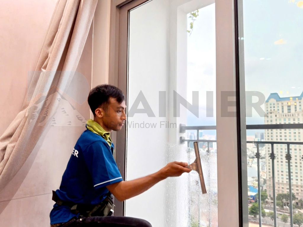 Thi công phim cách nhiệt nhà kính tại Lào Cai