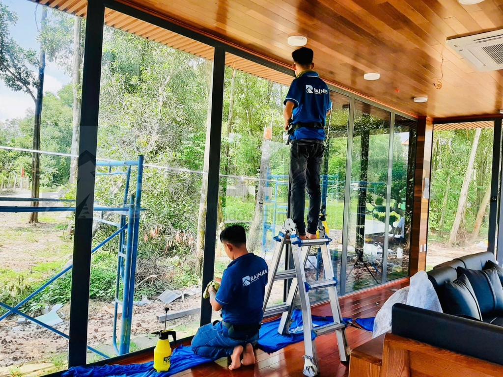 Tình trạng kính và lớp phim cách nhiệt cũ